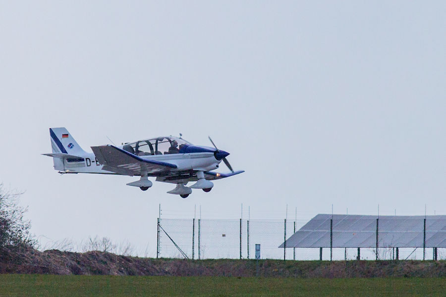 Robin DR 400 180R beim Landeanflug in Elchingen
