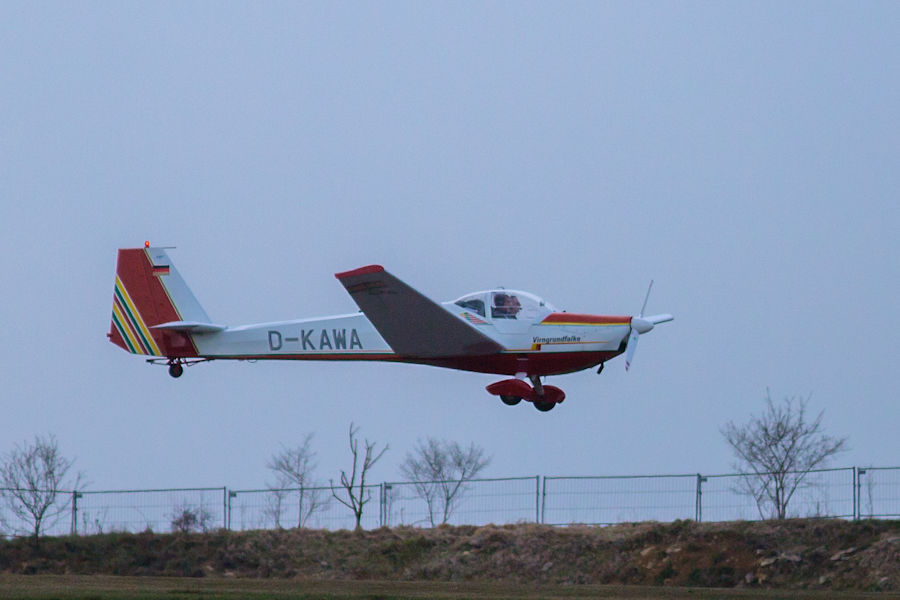 Scheibe SF 25 C Falke beim Landeanflug in Elchingen