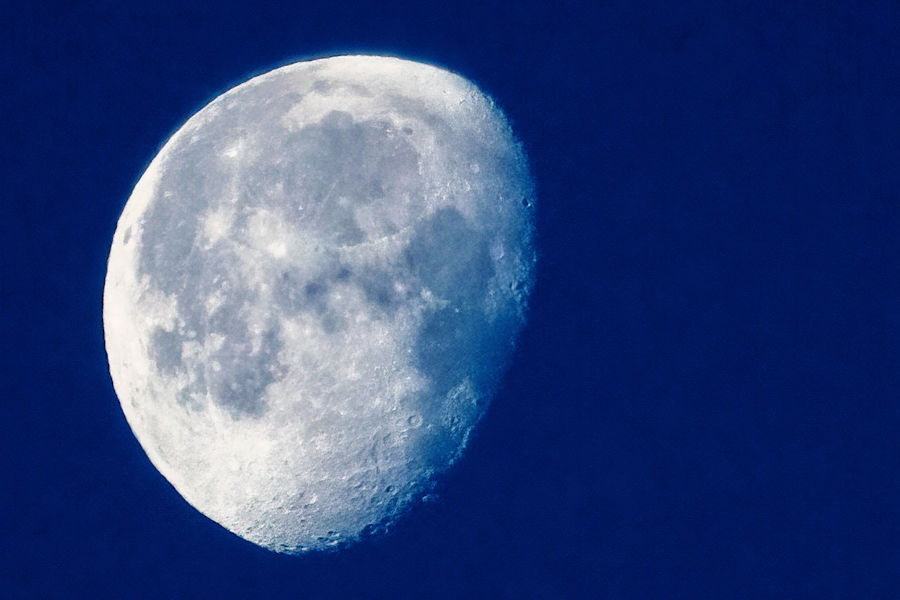 Der Mond