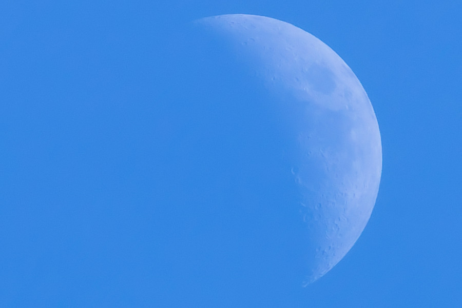 Der Mond bei Tag