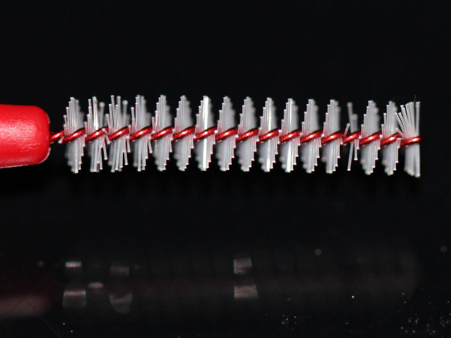 Interdentalbuerste-Durchmesser-3mm-also-im-Bild-von-oben-nach-unten